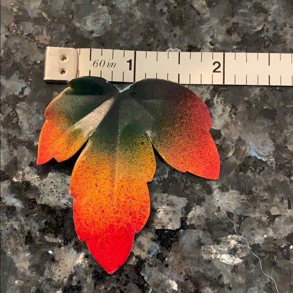 Fall leaf pin - Picture 4 of 4